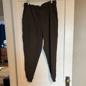 Woman’s lululemon joggers